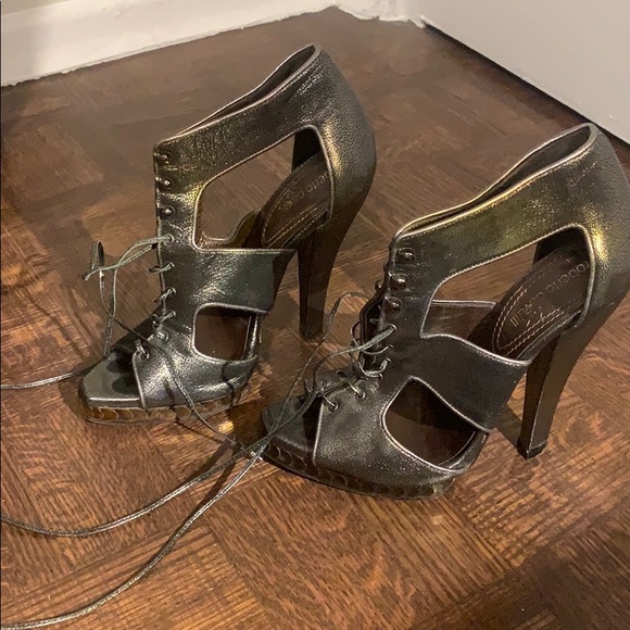 Roberto Cavalli AUTHENTIC❗️ sandals US 7 or EU 37, leather soft stunning luxury - Picture 5 of 8